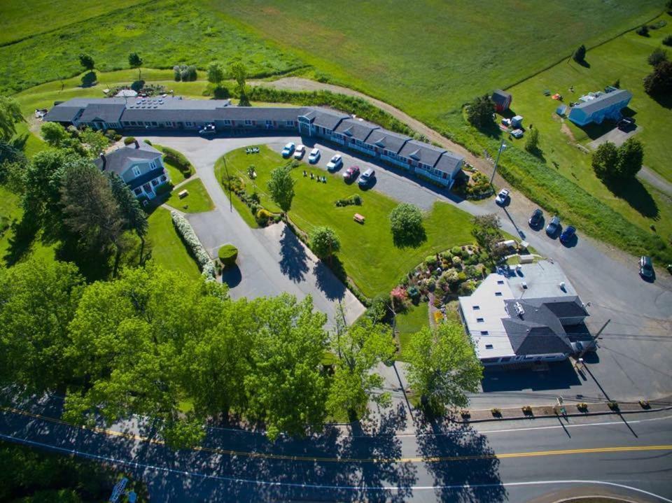 Evangeline Inn & Motel Grand pré Buitenkant foto